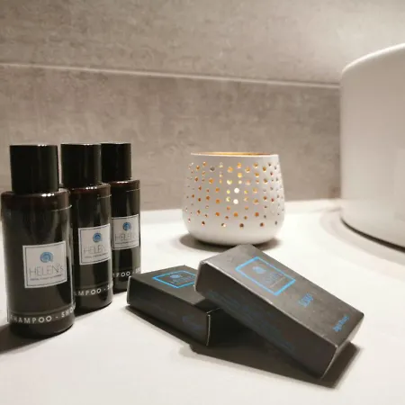 Helen's Minimal & Alikí