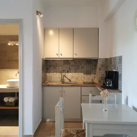 Helen's Minimal & Appartement Alikí