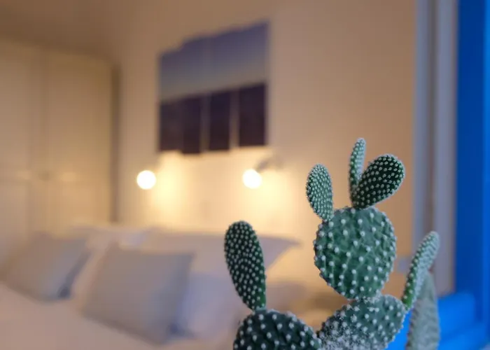 Helen's Minimal & Alikí