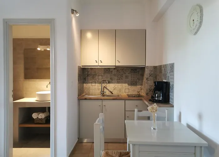 Helen's Minimal & Apartment Alikí