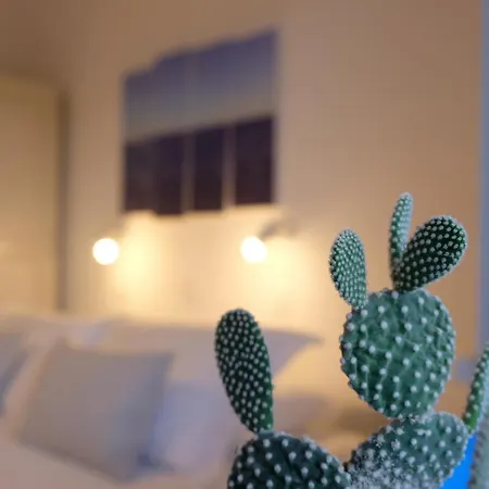 Helen's Minimal & Alikí