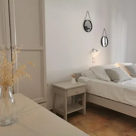 Helen's Minimal & * Alikí