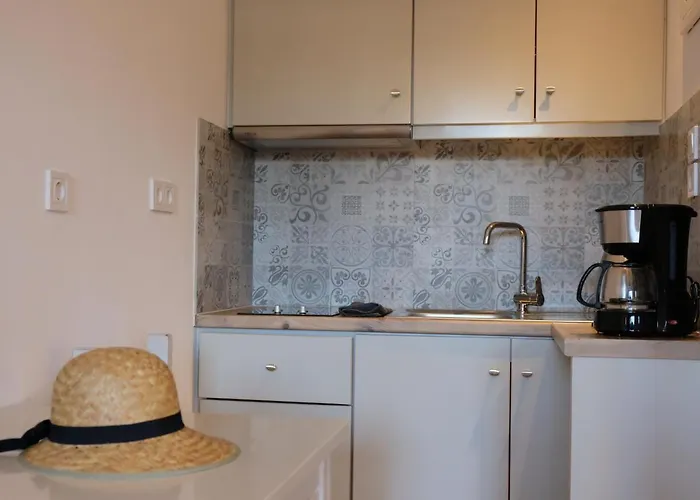 Helen's Minimal & * Alikí