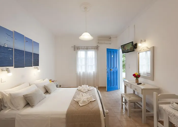 Helen's Minimal & Apartment Alikí